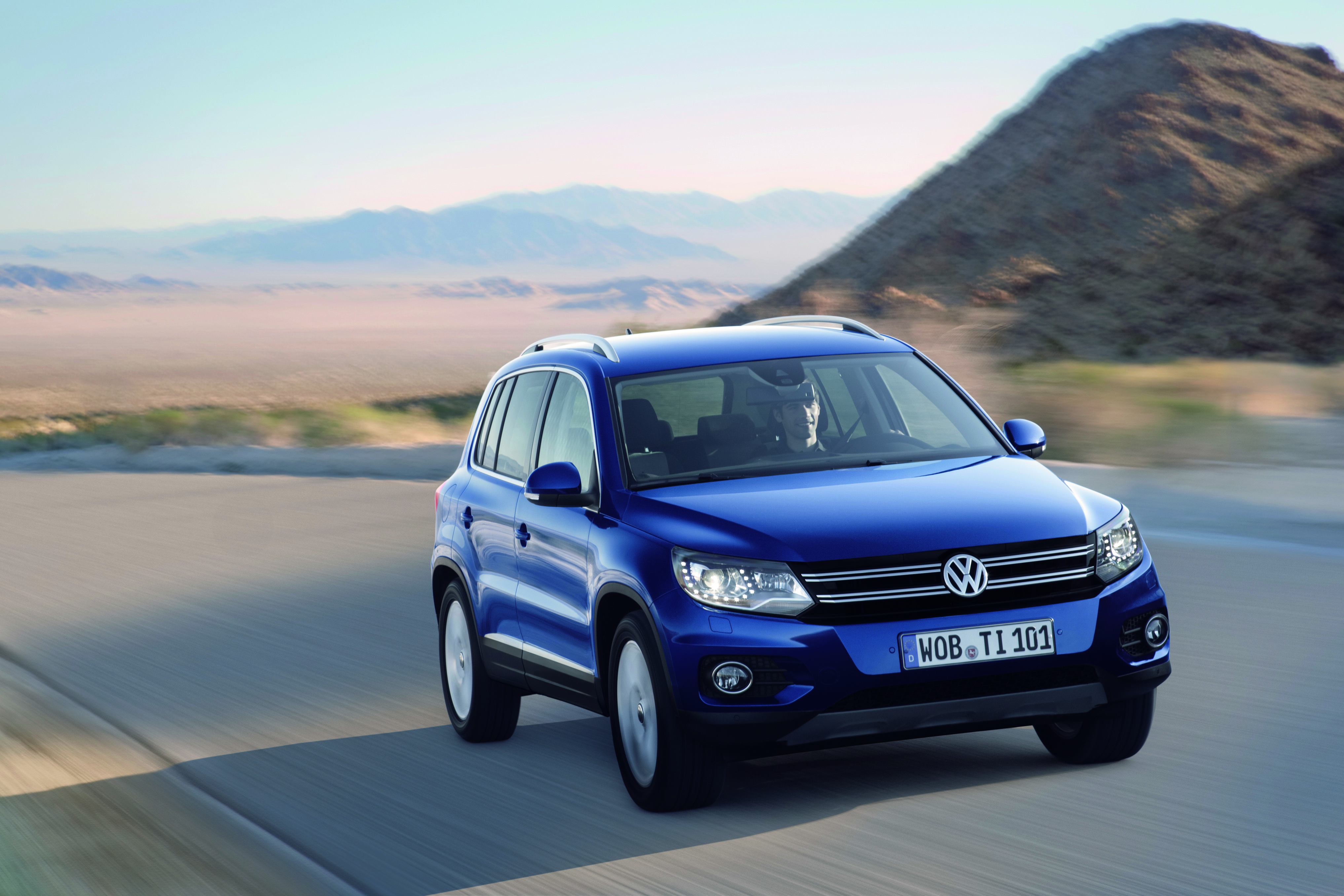 Nowy Volkswagen Tiguan otrzymał światła do jazdy dziennej w technologii LED. Fot. Volkswagen