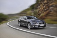 W trybie Sport+ Lexusa GS300h trudno wytrącić z założonego przez kierowcę toru jazdy. W trybie Sport+ Lexusa GS300h trudno wytrącić z założonego przez kierowcę toru jazdy.