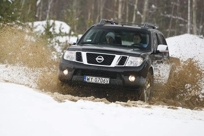 Test Nissan Navara drwal w garniturze Infor.pl